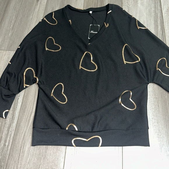 unbranded Tops - Women’s Small Black With Gold Foil Hearts 3/4 Sleeve Pull Over Top